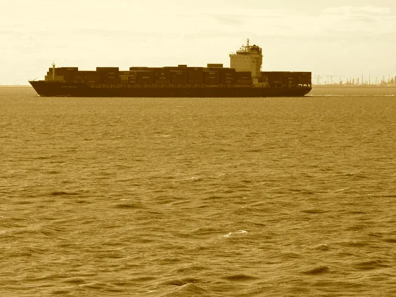 Porto de Houston com navios e contêineres